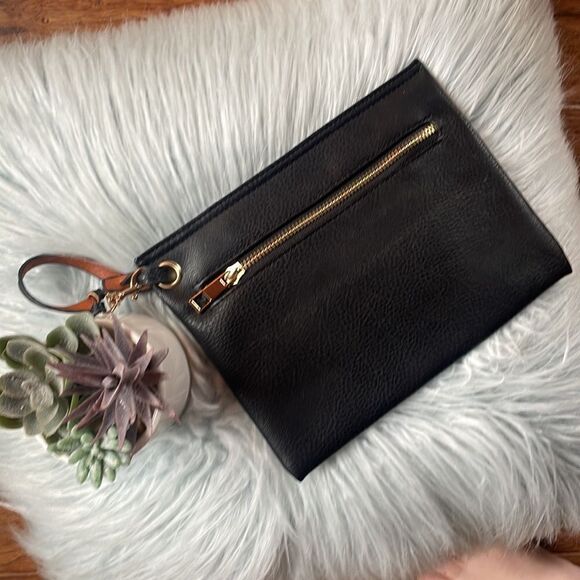 Beautiful leather like clutch - Picture 2 of 11